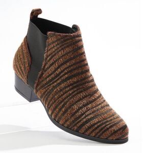 Cato Brown/Black Tiger Stripe Ankle Boots(Size 9M)